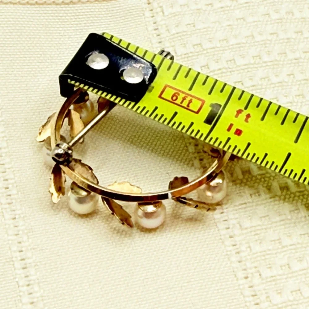 Vintage Krementz Circle Wreath Leaves Gold Tone Brooch w/ Cultured Pearls 1.25